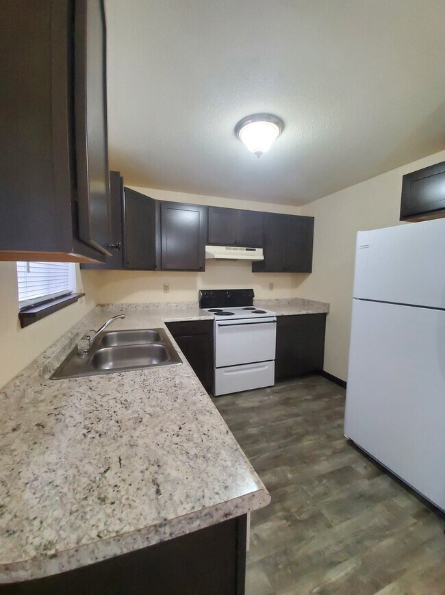 Building Photo - 788 NE Mesa Ln