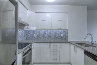 Building Photo - 3555 Chem. de la Côte-des-Neiges