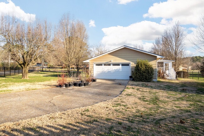 Foto del edificio - 85 Meadowdew Ln