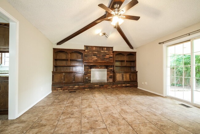 Building Photo - 829 Turtle Creek Rd