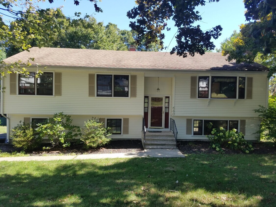 640 Cutspring Rd, Stratford, CT 06614 House Rental in Stratford, CT