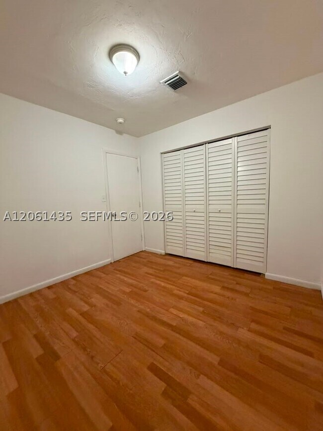 Foto del edificio - 2458 NW 82nd St