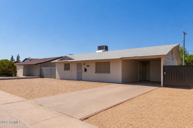 Building Photo - 4212 W Vista Ave