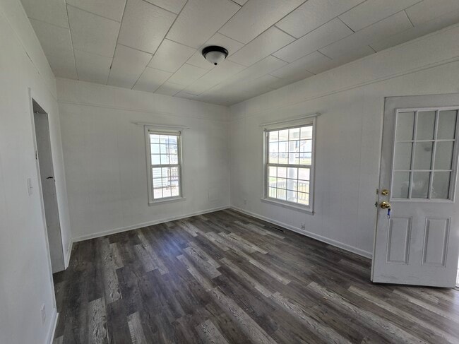 Building Photo - 434 3rd St
