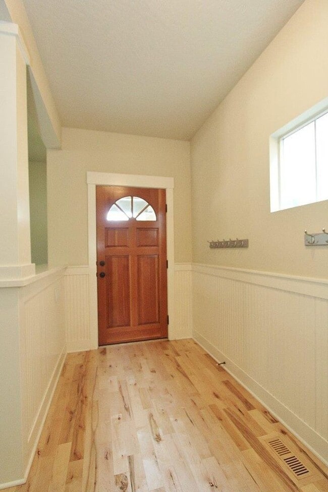 Building Photo - Immaculate Home w/Open Floor-Plan Nestled on the Boise Bench