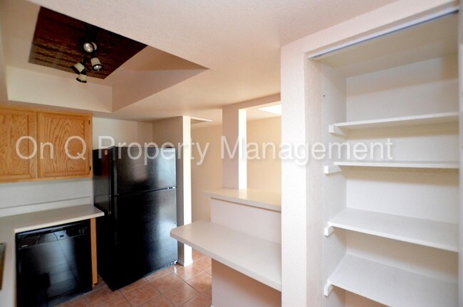 Building Photo - 1310 S Pima