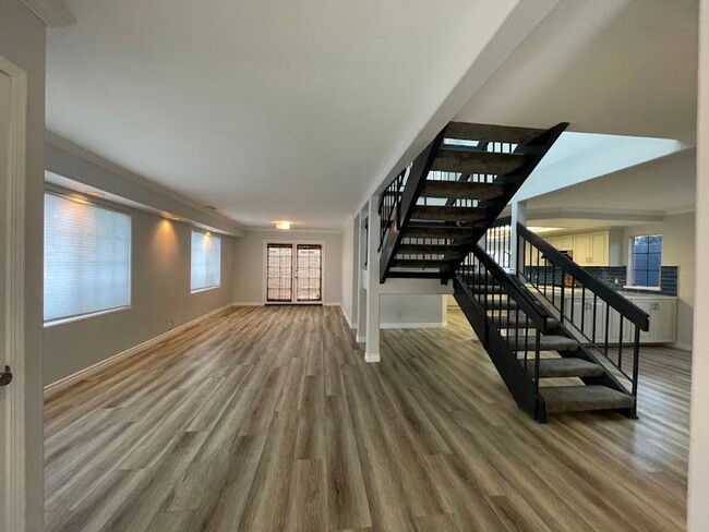 Building Photo - Newly Remodeled 3 bed 2.5 bath Long Beach ...