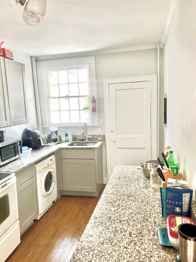 Primary Photo - 201 E 33rd St