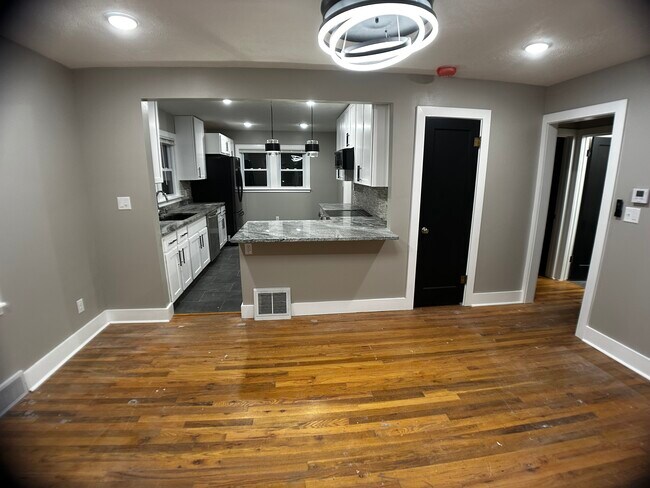 Foto del edificio - 5727 Saylor St