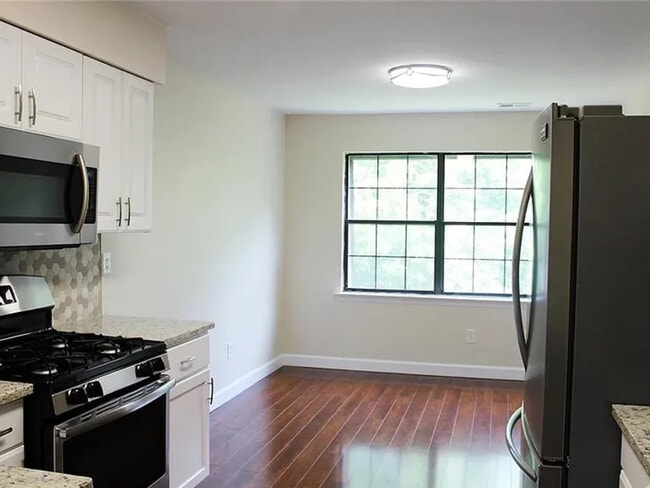 Building Photo - 1512 Green Hollow Dr