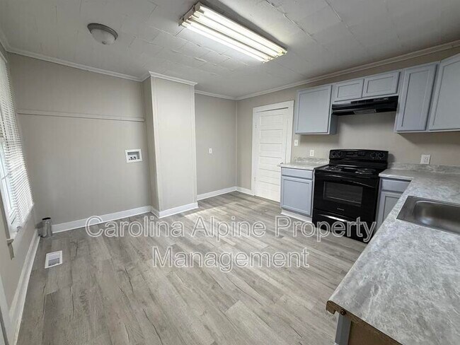 Building Photo - 629 W Kerr St