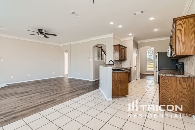 Foto del edificio - 1216 Juniper Ln