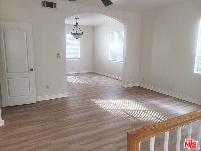 Foto del edificio - 4838 Elmwood Ave