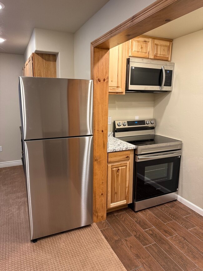 Building Photo - 1213 E St Josephs St