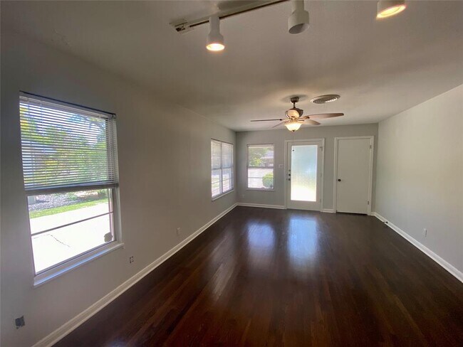 Foto del edificio - 7506 St Louis St