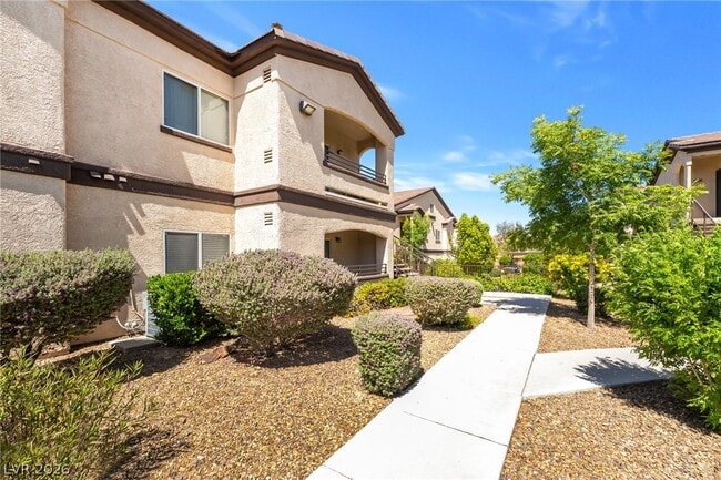 Building Photo - 2291 W Horizon Ridge Pkwy