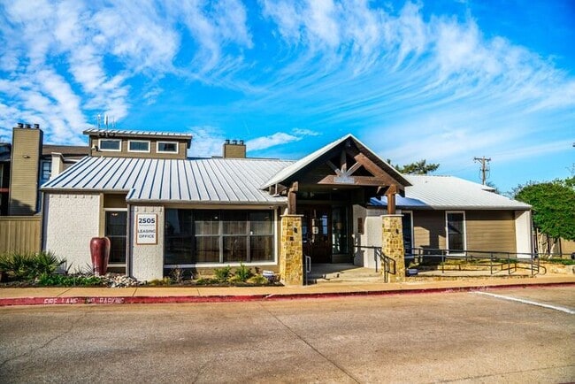 Building Photo - B3 | Lease Today and Receive 1 Month Free. *Restrictions Apply