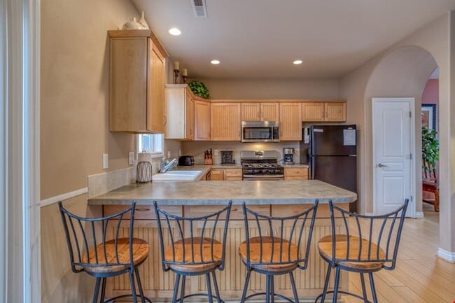 Building Photo - Furnished 3 Bedroom only 24 minutes from M...
