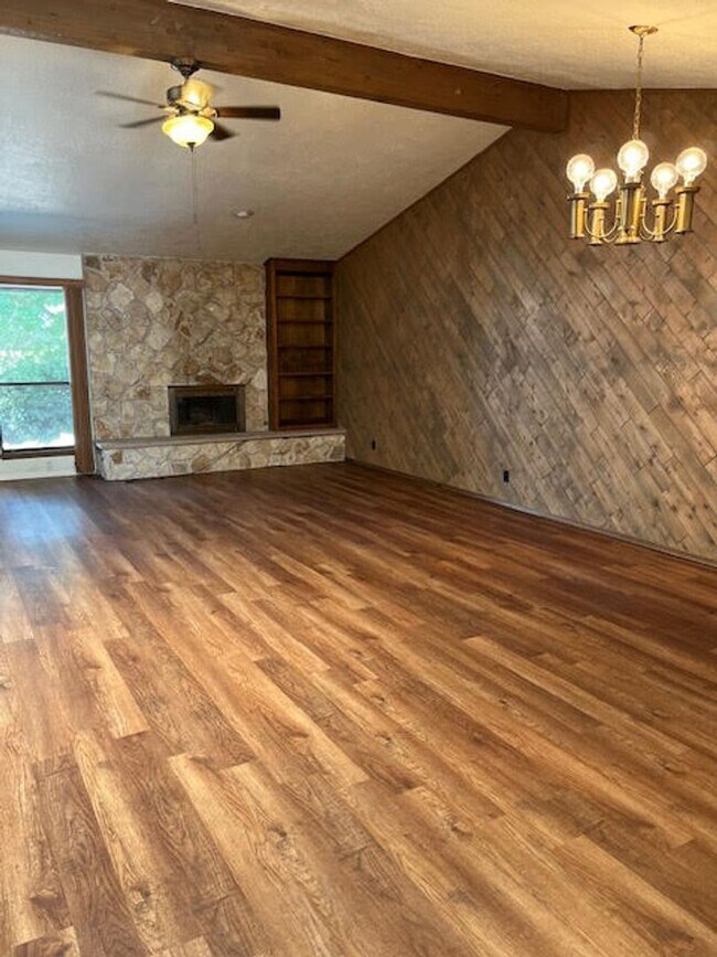 Foto del edificio - *************REDUCED and READY ******* Townhouse all one level, three bedrooms, two full bathroom...