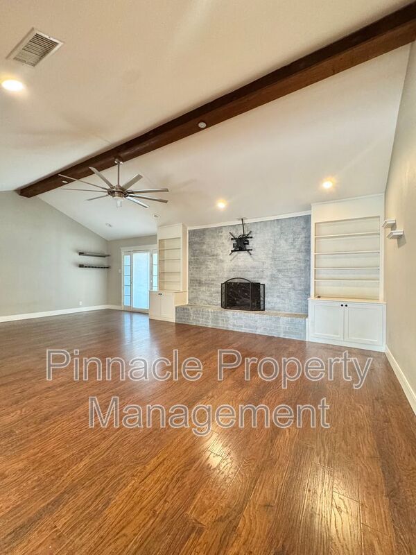Building Photo - 3330 Briargrove Ln