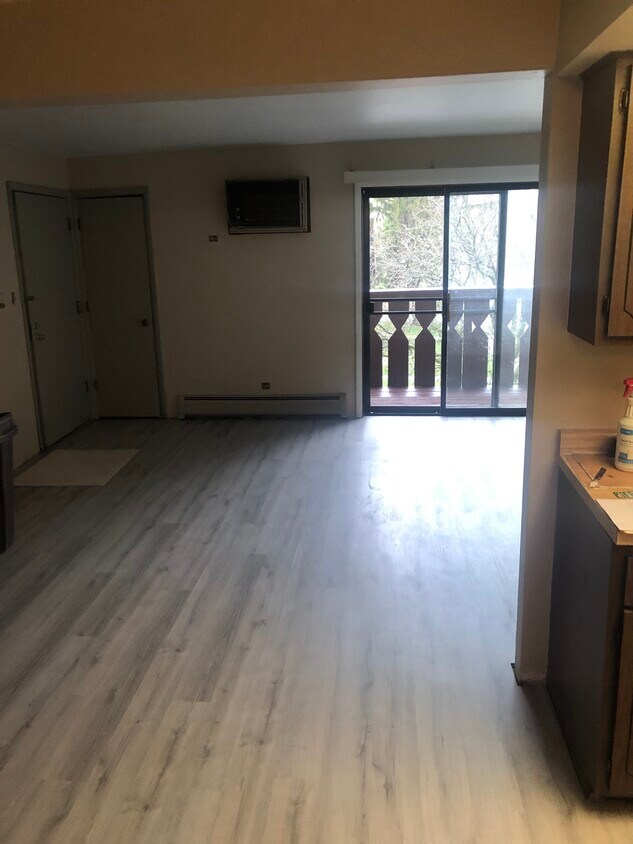 Foto principal - 5630 Independence Ave