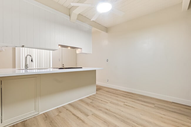 Building Photo - Torrance 44