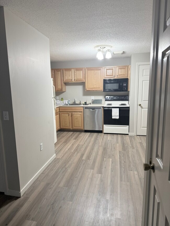 Building Photo - 3 Oak Hill Ln