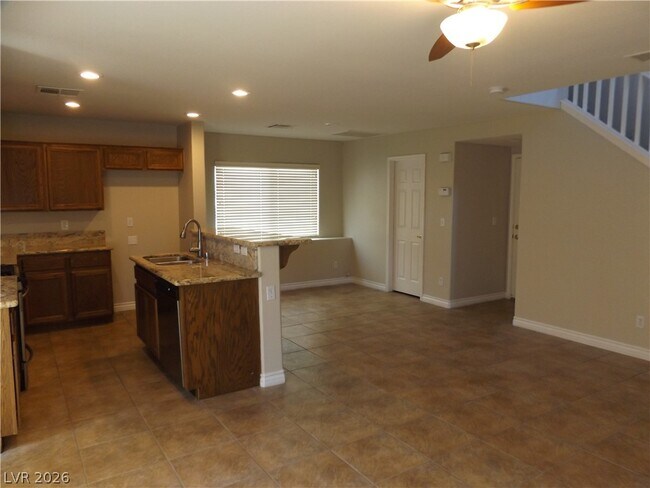 Foto del edificio - 6467 Karlsen Ct