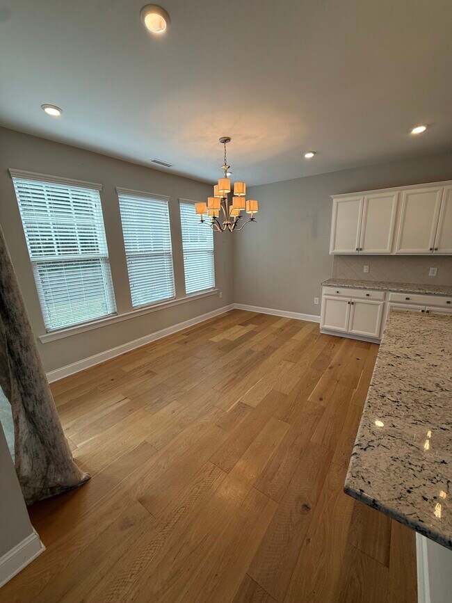 Foto del edificio - 335 Acorn Hollow Pl