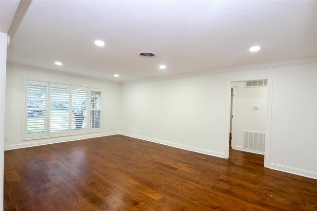 Building Photo - 4839 McDermed Dr
