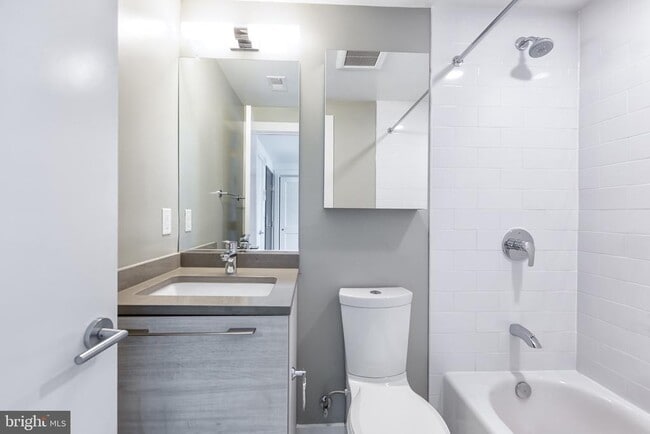 Foto del edificio - 816 Potomac Ave SE