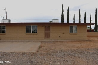 Building Photo - 1052 Chaparral Cir