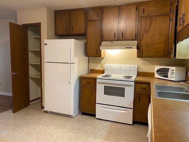 Foto del edificio - 2025 Pat's Pl