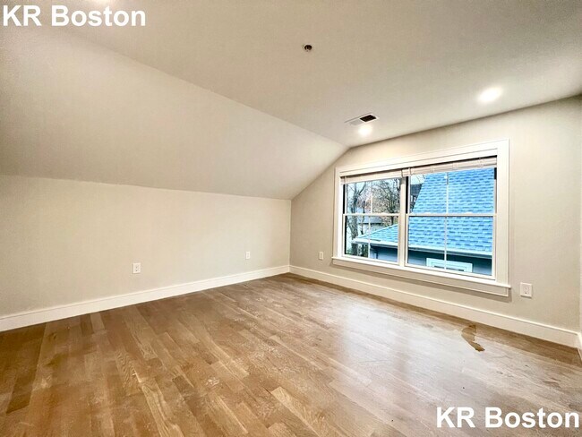 Foto del edificio - 12 Greylock Rd