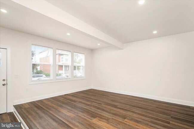 Foto del edificio - 656 Schiller Ave