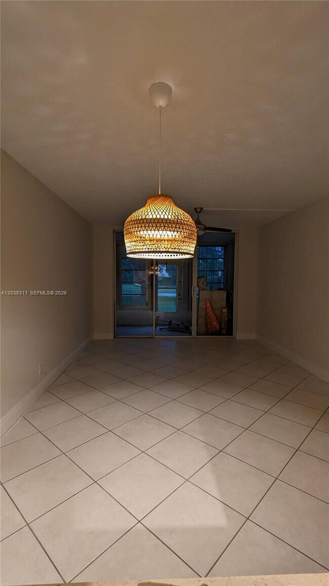 Building Photo - 9460 Tangerine Pl