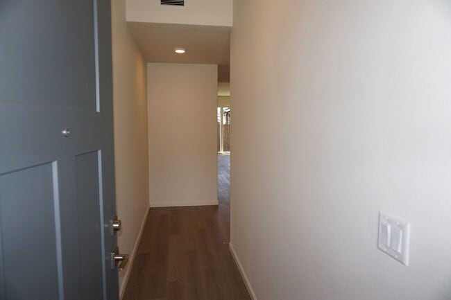 Building Photo - 11404 NE 127th Ct