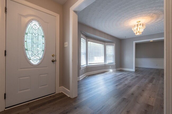 Building Photo - MOVE IN READY 4 Bedroom in Western Branch!