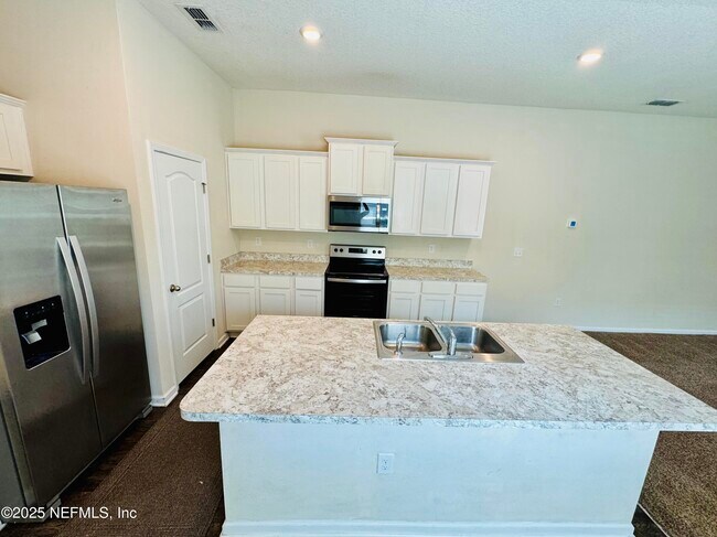 Foto del edificio - 8390 Meadow Walk Ln