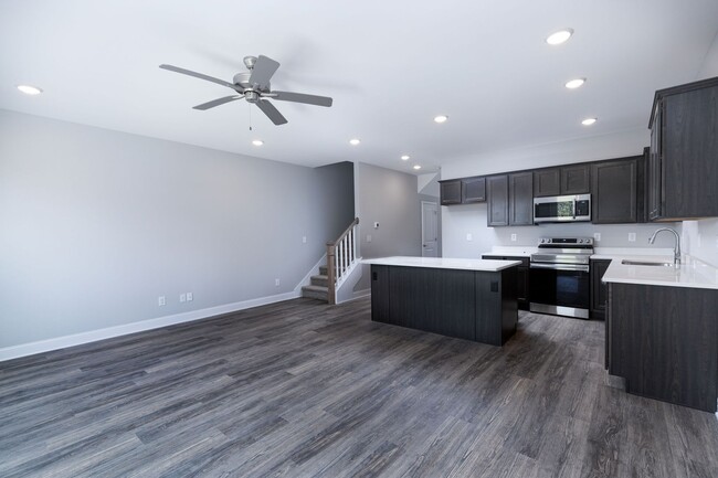 Foto del edificio - Brand New 3 Bedroom, 2.5 Bath 2-story town...