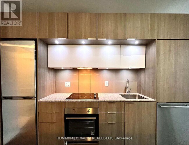 Photo du bâtiment - 55 Regent Park Blvd