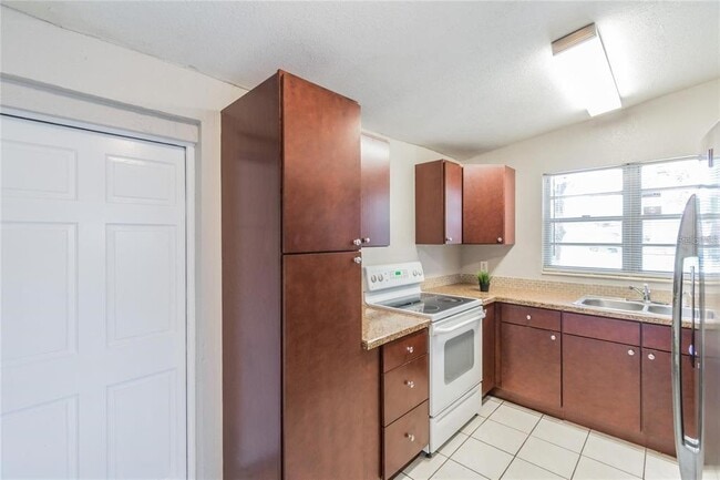 Building Photo - 1911 W St Conrad St