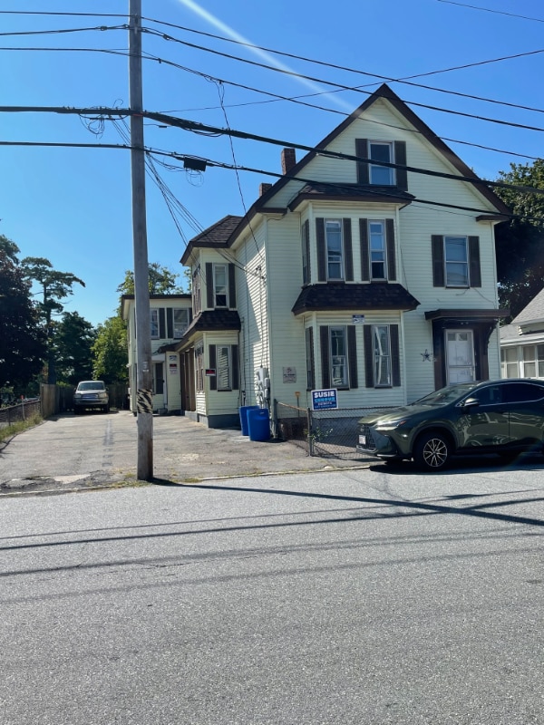 26 Manchester St Unit 1F, Lowell, MA 01852 Room for Rent in Lowell