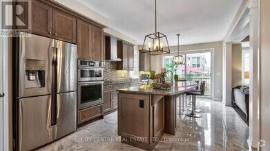 Building Photo - 375 Begonia Gardens