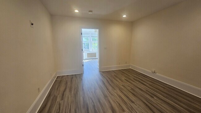 Foto del edificio - 9103 Bergenwood Ave