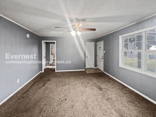 Foto del edificio - 3 Bed, 2 Bath Home with Fenced Yard / Pet-Friendly / Vouchers Accepted / Available Now!