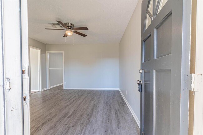 Building Photo - 813 Avenue G