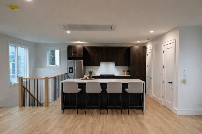 Building Photo - 4243 N Damen Ave