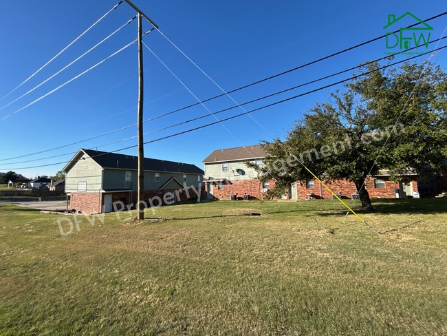 Building Photo - Cute 2-Bed/1.5-Bath Townhome for Lease in Celina