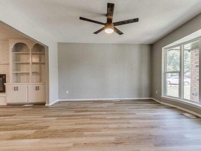 Building Photo - Stunning 4-Bedroom Home for Rent in Westwood Addition – Completely Remodeled on a Huge Lot!